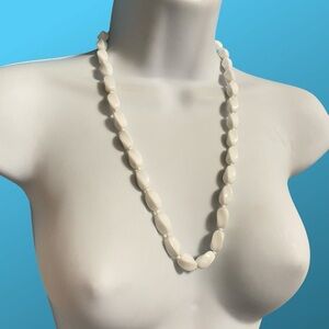 Vintage White Glass Beads Necklace Twist Retro